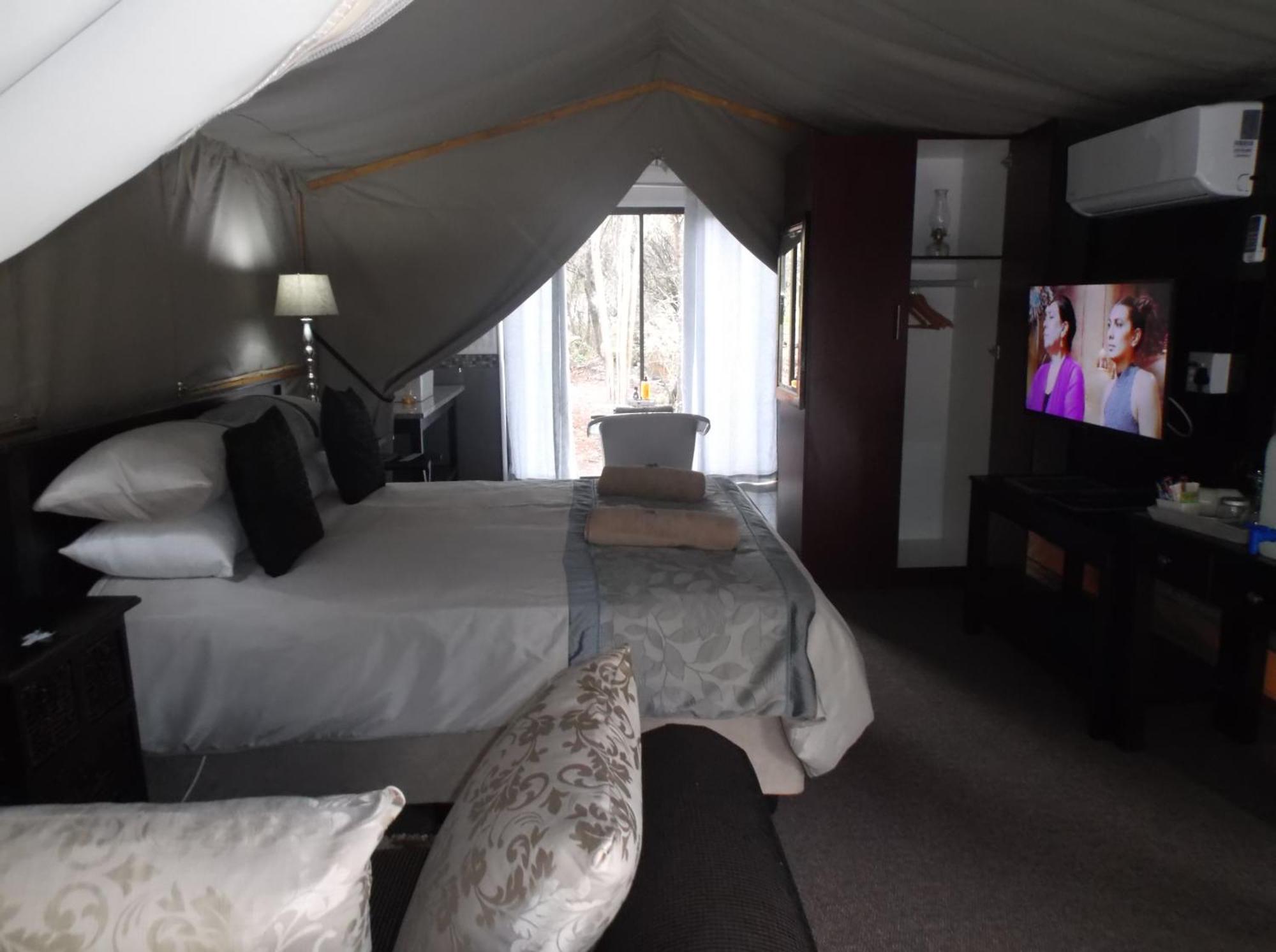 Old Mill Lodge, Seasonal Working Ostrich Farm & Restaurant, Oudtshoorn Quarto foto