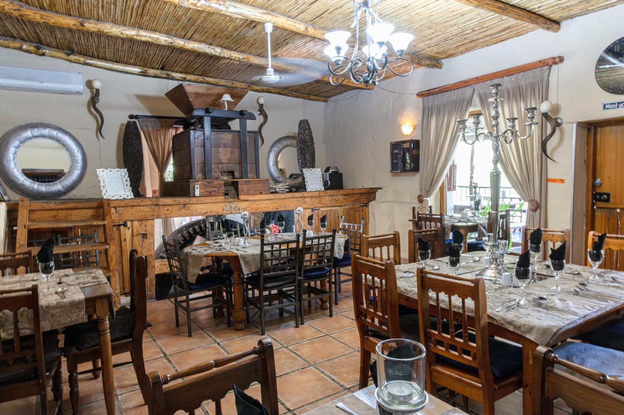 Old Mill Lodge, Seasonal Working Ostrich Farm & Restaurant, Oudtshoorn Exterior foto